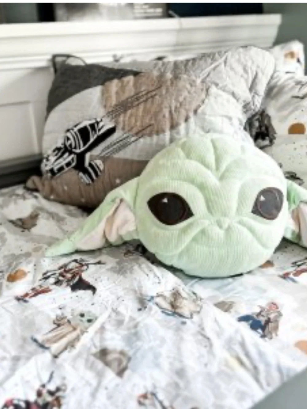 Pottery Barn Star Kids Star Wars Mandalorian The Child Grogu Hug Pillow Buddy